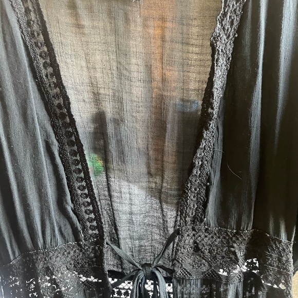 Black kimono - Picture 2 of 2